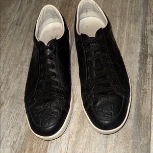 Men's Gucci Black and White Sneakers - Size 10